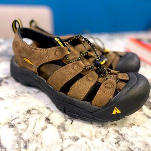 Keen Leather Sandals woman’s size 8.5